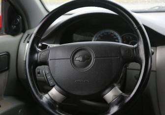 Подержанный автомобиль Chevrolet Lacetti Sedan 2007 года (16 фото)