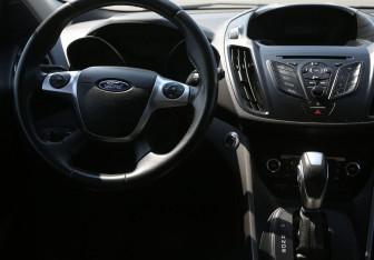Подержанный автомобиль Ford Kuga 2016 года (14 фото)