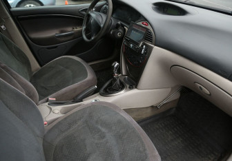 Подержанный автомобиль Citroen C5 Liftback 2002 года (9 фото)