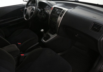 Подержанный автомобиль Hyundai Tucson 2008 года (9 фото)