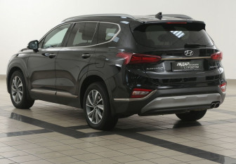 Подержанный автомобиль Hyundai Santa Fe 2019 года (2 фото)