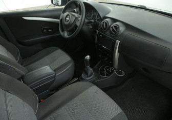 Подержанный автомобиль Nissan Almera Sedan 2014 года (9 фото)