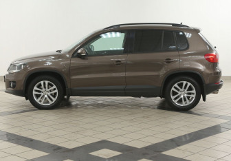 Подержанный автомобиль Volkswagen Tiguan 2014 года (7 фото)