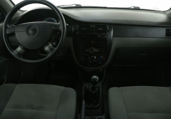 Подержанный автомобиль Daewoo Gentra Sedan 2013 года (12 фото)