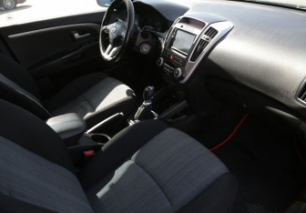 Подержанный автомобиль Kia Ceed Wagon 2010 года (9 фото)