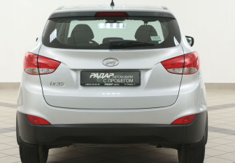 Подержанный автомобиль Hyundai ix35 2015 года (3 фото)