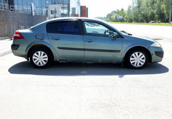 Подержанный автомобиль Renault Megane Sedan 2005 года (7 фото)