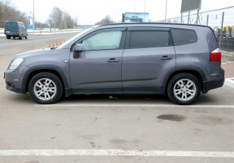 Подержанный автомобиль Chevrolet Orlando 2012 года (8 фото)