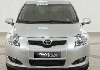 Подержанный автомобиль Toyota Auris Hatchback 2007 года (6 фото)