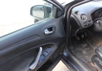 Подержанный автомобиль Ford Mondeo Sedan 2007 года (9 фото)
