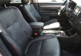 Подержанный автомобиль Mitsubishi Outlander 2013 года (10 фото)