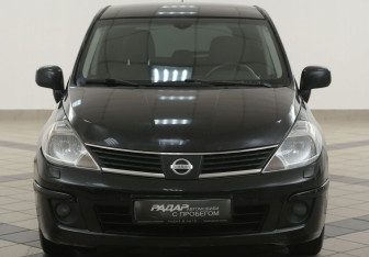 Подержанный автомобиль Nissan Tiida Hatchback 2007 года (6 фото)