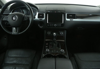 Подержанный автомобиль Volkswagen Touareg 2013 года (12 фото)