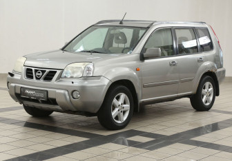Подержанный автомобиль Nissan X-Trail 2003 года (8 фото)