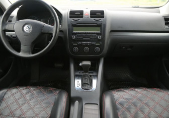 Подержанный автомобиль Volkswagen Jetta Sedan 2008 года (12 фото)