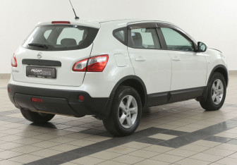 Подержанный автомобиль Nissan Qashqai 2013 года (4 фото)