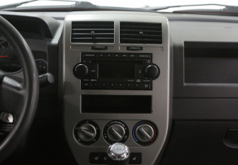 Подержанный автомобиль Jeep Compass 2006 года (9 фото)