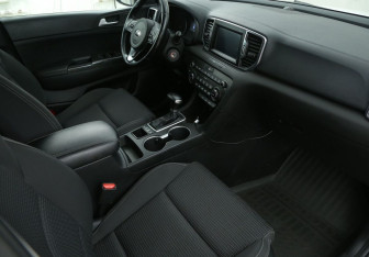 Подержанный автомобиль Kia Sportage 2016 года (11 фото)