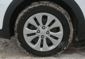 Подержанный автомобиль Kia Rio Hatchback 2020 года (32 фото)