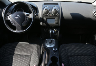 Подержанный автомобиль Nissan Qashqai+2 2009 года (12 фото)