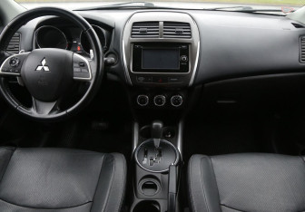 Подержанный автомобиль Mitsubishi ASX 2013 года (12 фото)