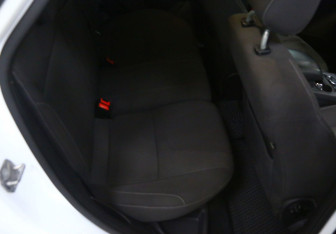 Подержанный автомобиль Ford Focus Hatchback 2012 года (6 фото)