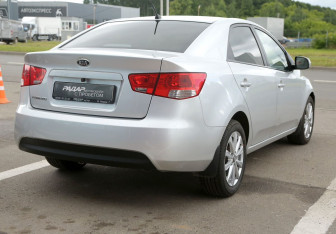Подержанный автомобиль Kia Cerato Sedan 2011 года (6 фото)