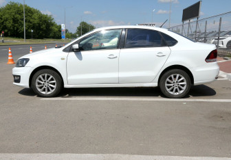Подержанный автомобиль Volkswagen Polo Sedan 2015 года (8 фото)