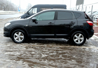Подержанный автомобиль Nissan Qashqai 2012 года (8 фото)