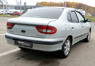 Подержанный автомобиль Renault Megane Sedan 2001 года (6 фото)