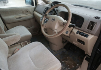 Подержанный автомобиль Nissan Serena Minivan 2003 года (9 фото)