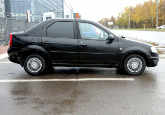 Подержанный автомобиль Renault Logan Sedan 2012 года (7 фото)