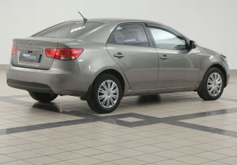 Подержанный автомобиль Kia Cerato Sedan 2010 года (4 фото)