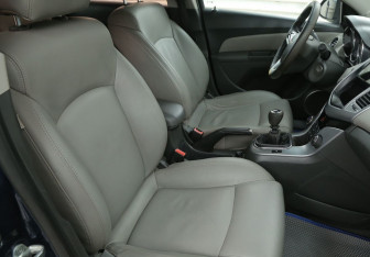 Подержанный автомобиль Chevrolet Cruze Sedan 2009 года (10 фото)