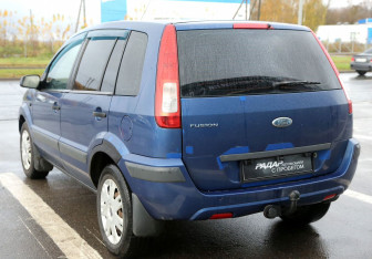 Подержанный автомобиль Ford Fusion 2008 года (4 фото)