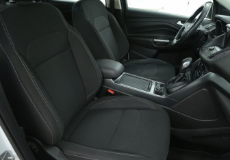 Подержанный автомобиль Ford Kuga 2018 года (10 фото)