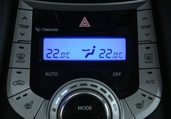 Подержанный автомобиль Hyundai Elantra Sedan 2011 года (18 фото)