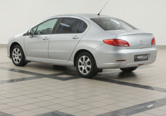 Подержанный автомобиль Peugeot 408 2012 года (2 фото)