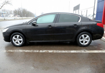Подержанный автомобиль Peugeot 508 Sedan 2012 года (8 фото)