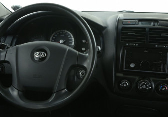 Подержанный автомобиль Kia Sportage 2007 года (14 фото)