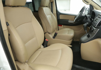 Подержанный автомобиль Hyundai H-1 2019 года (10 фото)