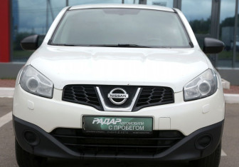 Подержанный автомобиль Nissan Qashqai 2013 года (2 фото)