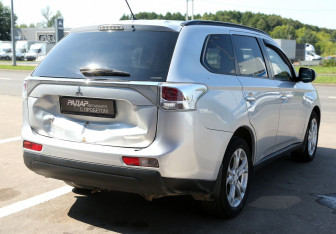 Подержанный автомобиль Mitsubishi Outlander 2013 года (6 фото)
