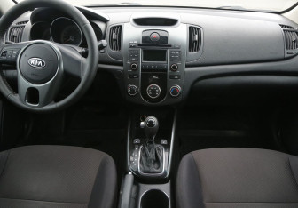 Подержанный автомобиль Kia Cerato Sedan 2011 года (12 фото)