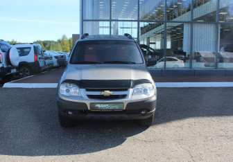 Подержанный автомобиль Chevrolet Niva 2014 года (2 фото)