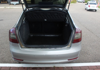 Подержанный автомобиль Skoda Octavia Liftback 2012 года (14 фото)