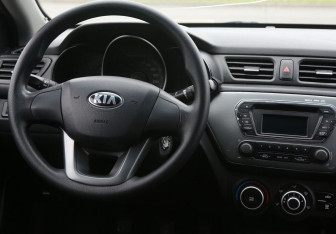 Подержанный автомобиль Kia Rio Sedan 2014 года (14 фото)