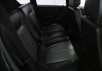 Подержанный автомобиль Chevrolet Niva 2008 года (11 фото)