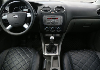 Подержанный автомобиль Ford Focus Sedan 2008 года (12 фото)
