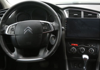 Подержанный автомобиль Citroen C4 Sedan 2013 года (14 фото)